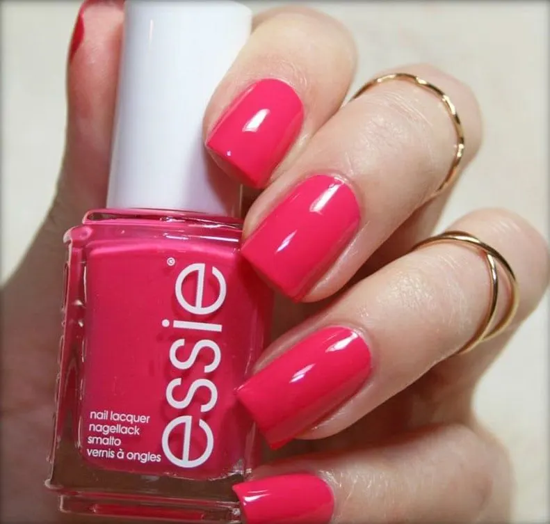 Status Symbol βερνίκι νυχιών | essie